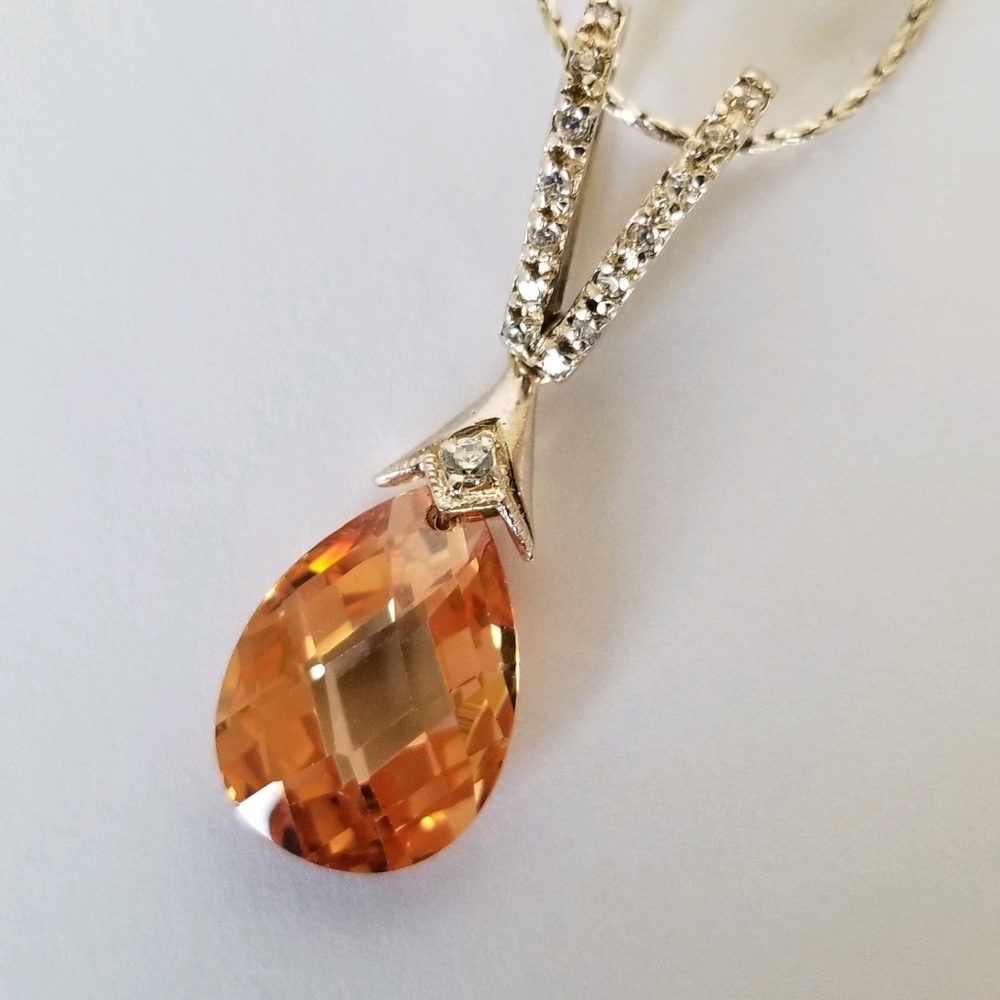 TOPAZ CRYSTAL PENDANT WITH SS CHAIN